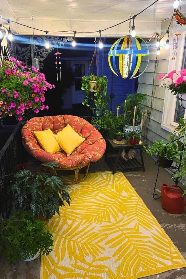 26 Cozy and Charming Small Front Porch Ideas Youll Love For Every Season smallhometours.com 19