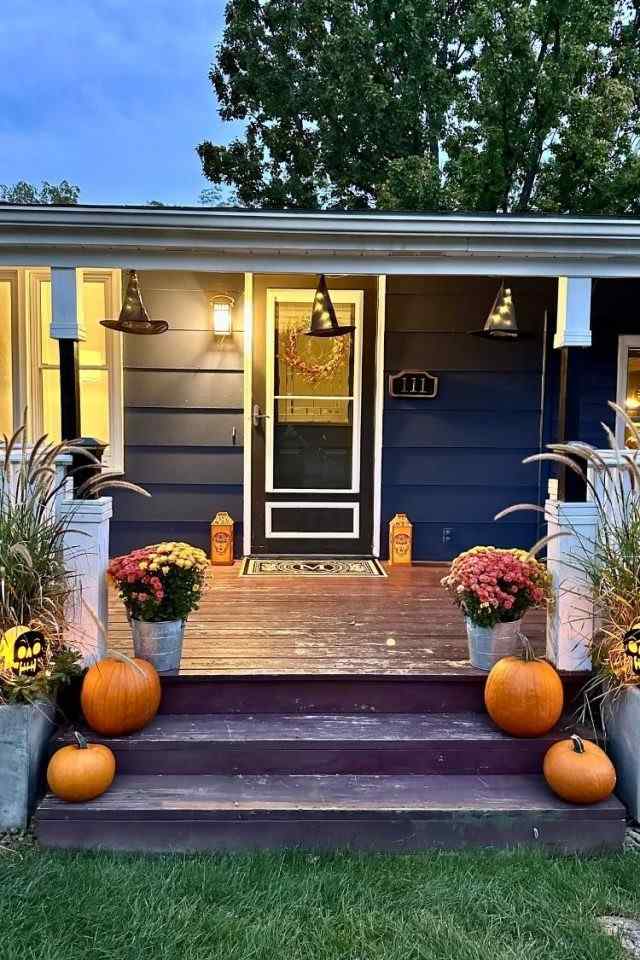 26 Cozy and Charming Small Front Porch Ideas Youll Love For Every Season smallhometours.com 23