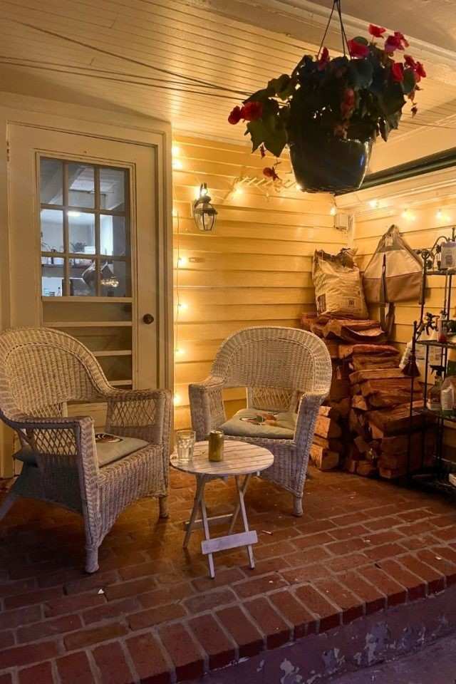 26 Cozy and Charming Small Front Porch Ideas Youll Love For Every Season smallhometours.com 7 1