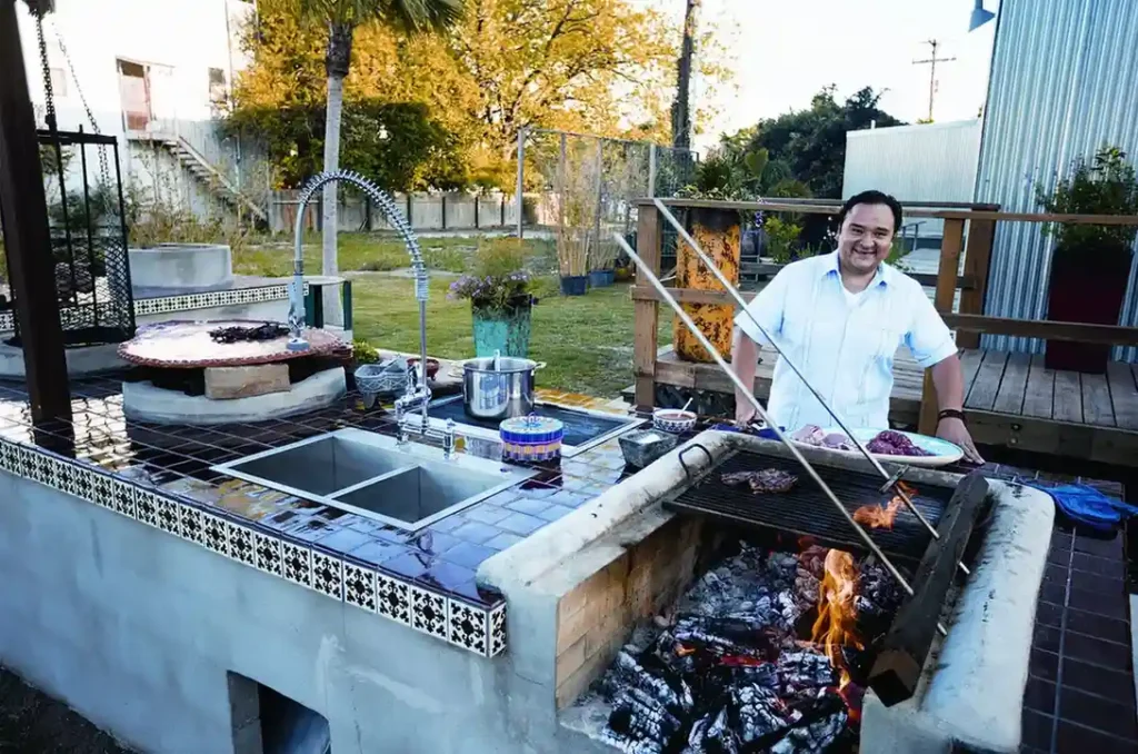 28 Rustic Mexican Outdoor Kitchen Decor Ideas with Beautiful Spanish Hacienda Design smallhometours.com 1
