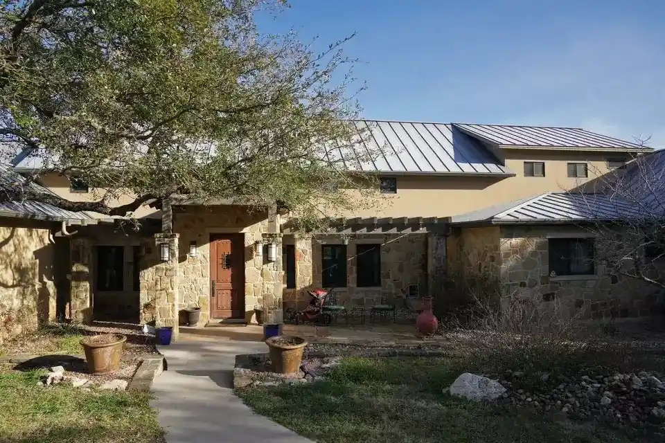 28 Rustic Mexican Outdoor Kitchen Decor Ideas with Beautiful Spanish Hacienda Design smallhometours.com 3