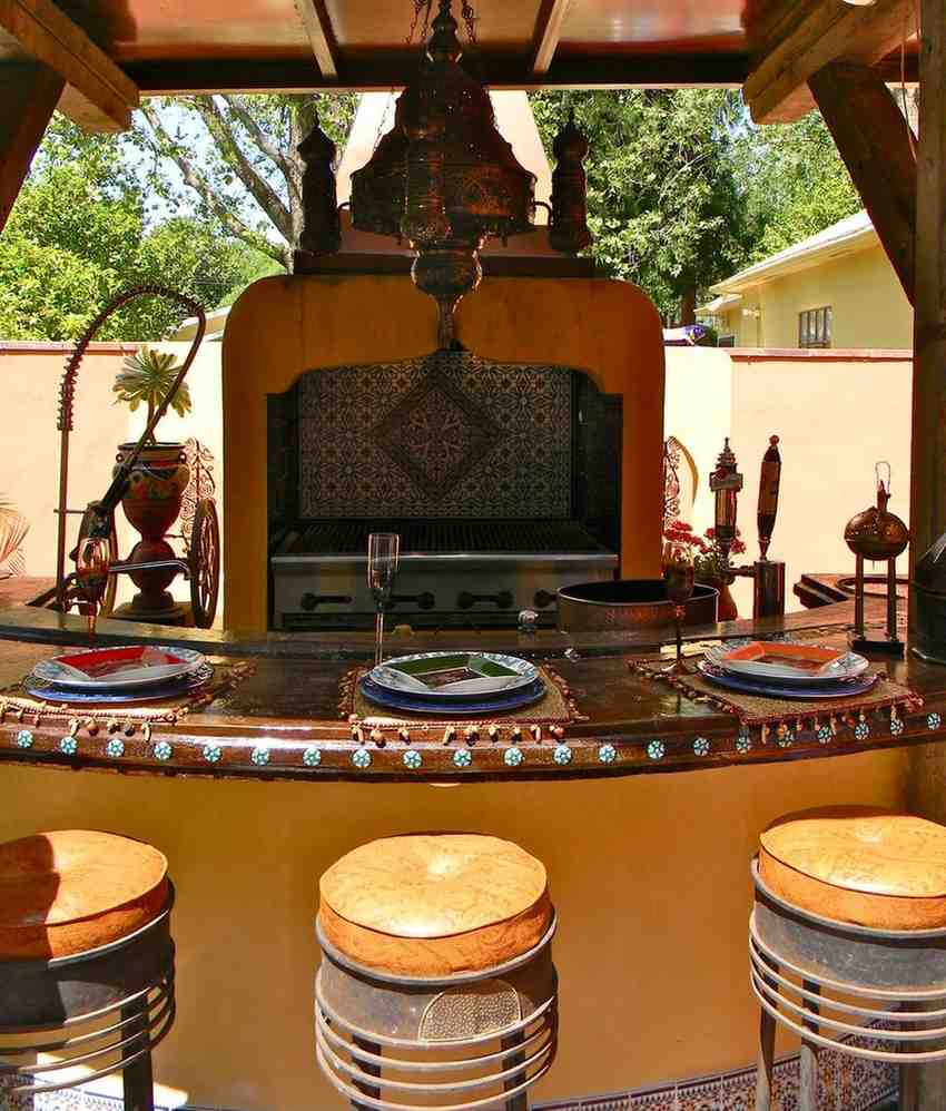 28 Rustic Mexican Outdoor Kitchen Decor Ideas with Beautiful Spanish Hacienda Design smallhometours.com 4