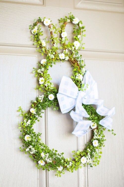 30 Creative DIY Easter Wreath Ideas For Your Front Door to Brighten Your Home This Spring smallhometours.com 20