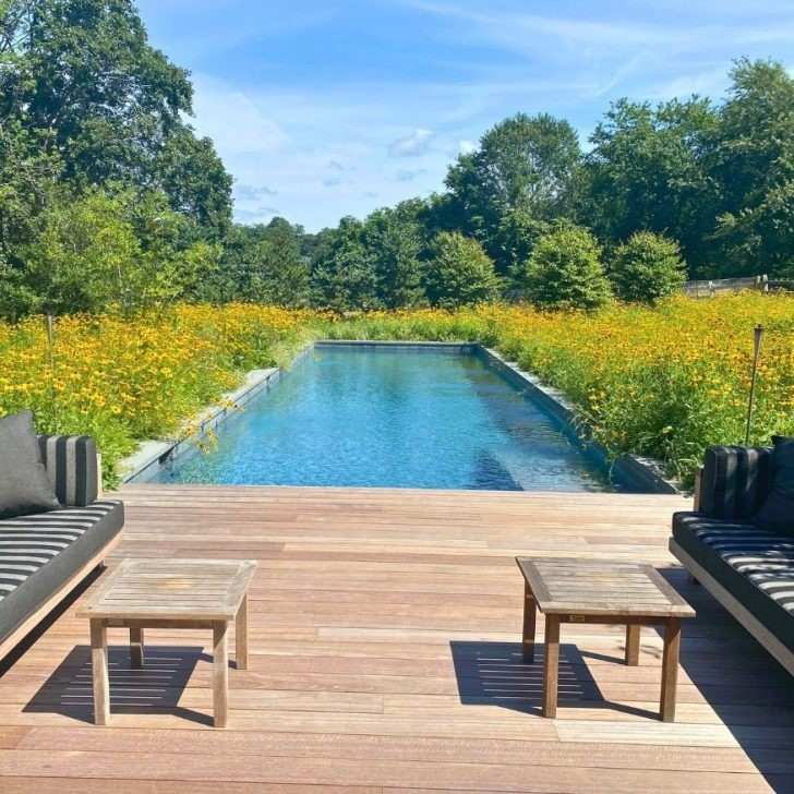 35 Beautiful Front Yard Landscaping Ideas For Spring That Feels Inviting and Full of Life smallhometours.com 14