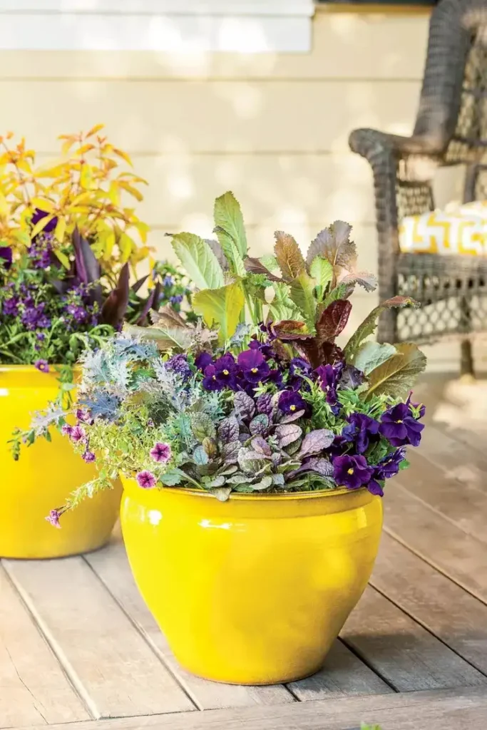 53 Colorful Front Porch Planter Ideas To Brighten Your Spring smallhometours.com 6 1