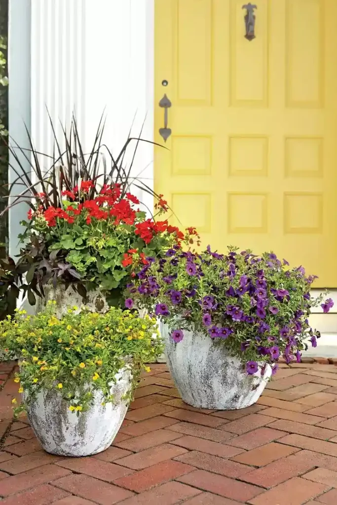 53 Colorful Front Porch Planter Ideas To Brighten Your Spring smallhometours.com 7 1