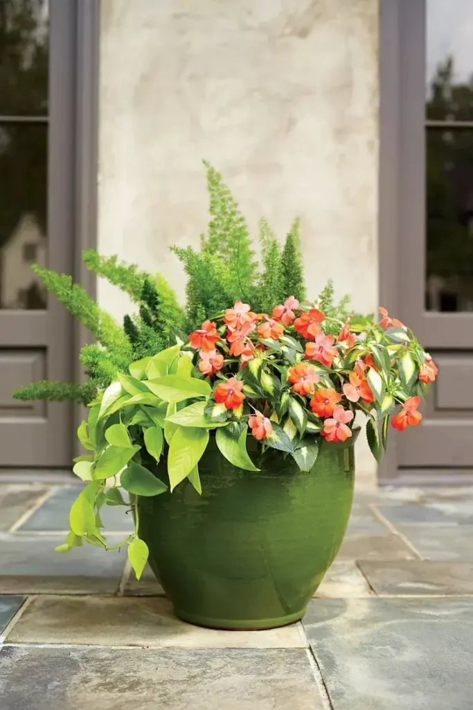 53 Colorful Front Porch Planter Ideas To Brighten Your Spring smallhometours.com 8