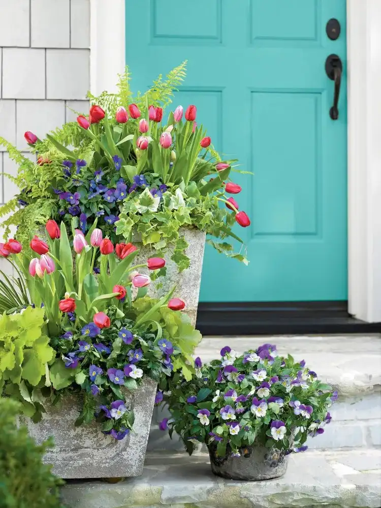 53 Colorful Front Porch Planter Ideas To Brighten Your Spring smallhometours.com 9 1