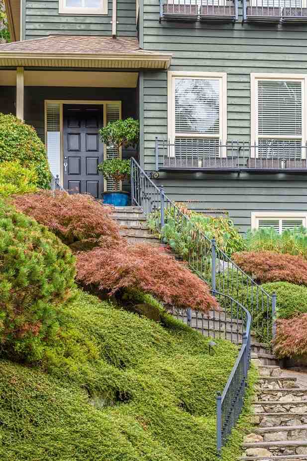 Beautiful Front Yard Landscaping Ideas For Spring smallhometours.com 4