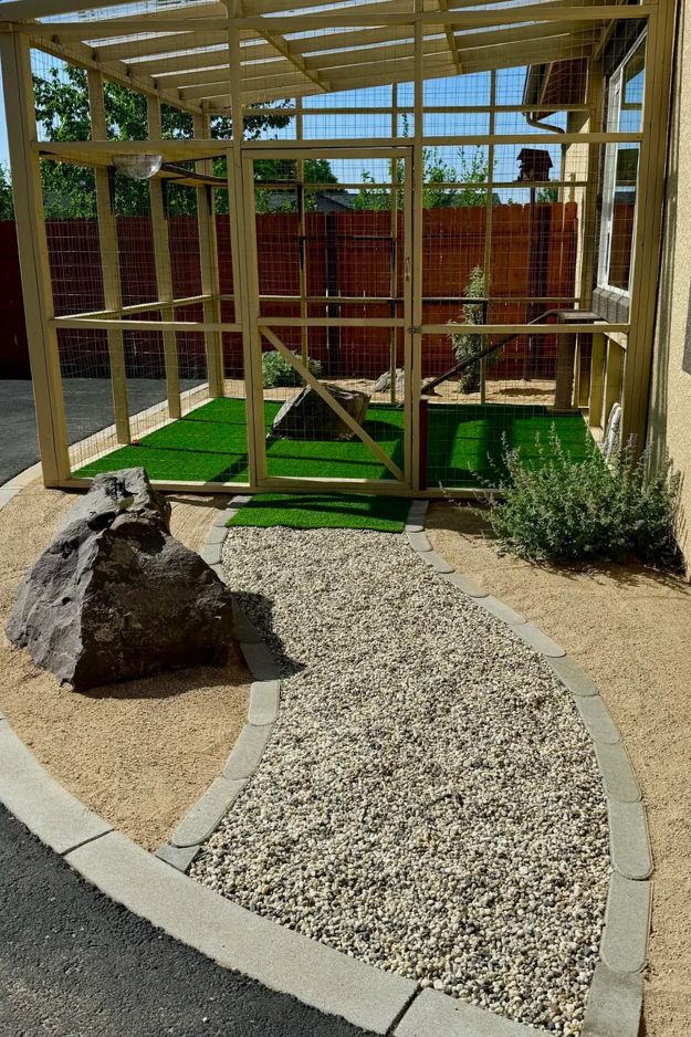 Your cats will adore these DIY ourdoor catio ideas for porch patio and balcony smallhometours.com 8