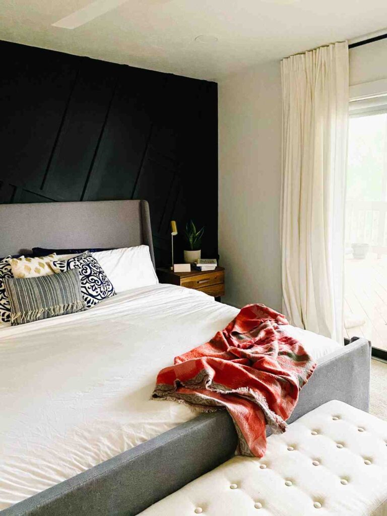 15 Most Popular Sherwin Williams Master Bedroom Paint Colors That Are Timeless and Relaxing smallhometours.com 13 1
