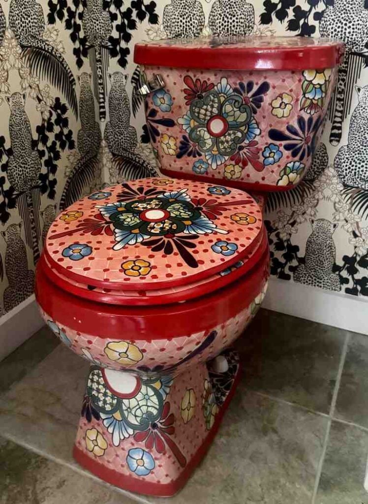20 Intricate Mexican Toilet Designs Featuring Hand Painted Seats and Talavera Ceramic You Need to See smallhometours.com 1