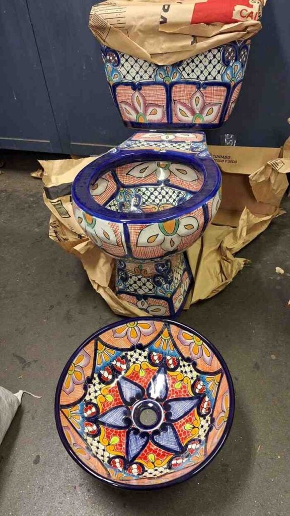 20 Intricate Mexican Toilet Designs Featuring Hand Painted Seats and Talavera Ceramic You Need to See smallhometours.com 3