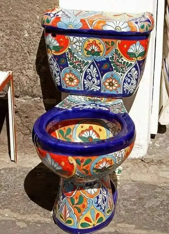 20 Intricate Mexican Toilet Designs Featuring Hand Painted Seats and Talavera Ceramic You Need to See smallhometours.com 5