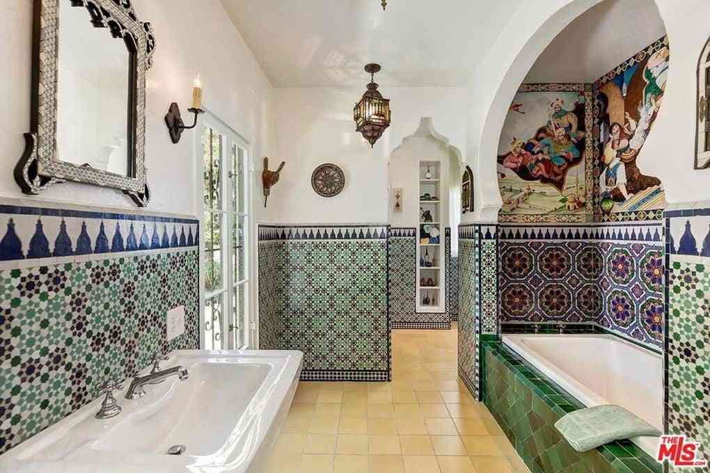 22 Old Mexican House Bathroom Design Ideas With Colorful Hand Painted Talavera Tiles You Need to See smallhometours.com 2