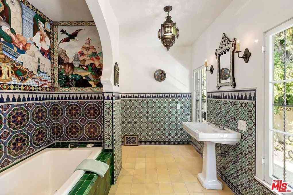 22 Old Mexican House Bathroom Design Ideas With Colorful Hand Painted Talavera Tiles You Need to See smallhometours.com 5