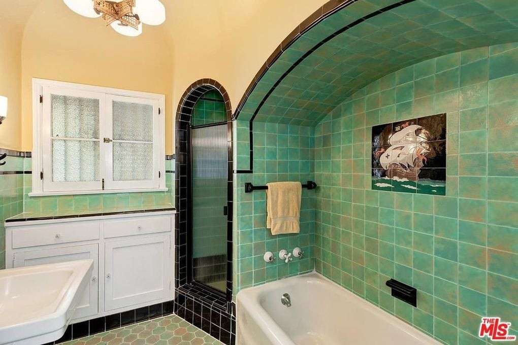 22 Old Mexican House Bathroom Design Ideas With Colorful Hand Painted Talavera Tiles You Need to See smallhometours.com 7