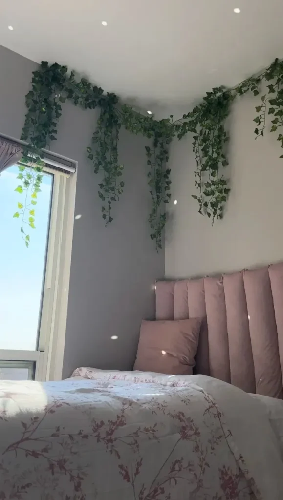 23 Simple College Dorm Room Decorating Ideas That Make Small Spaces Super Cozy smallhometours.com 13