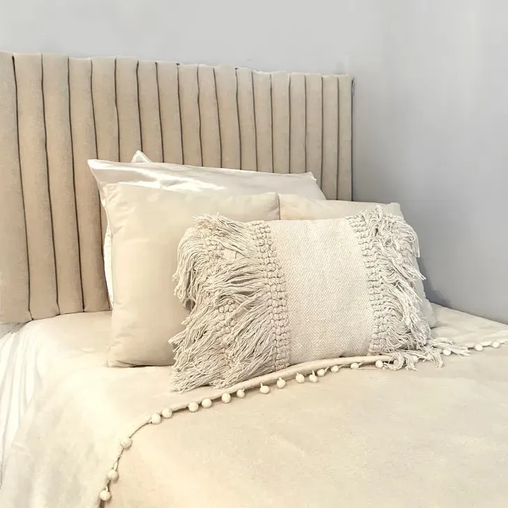 23 Simple College Dorm Room Decorating Ideas That Make Small Spaces Super Cozy smallhometours.com 16