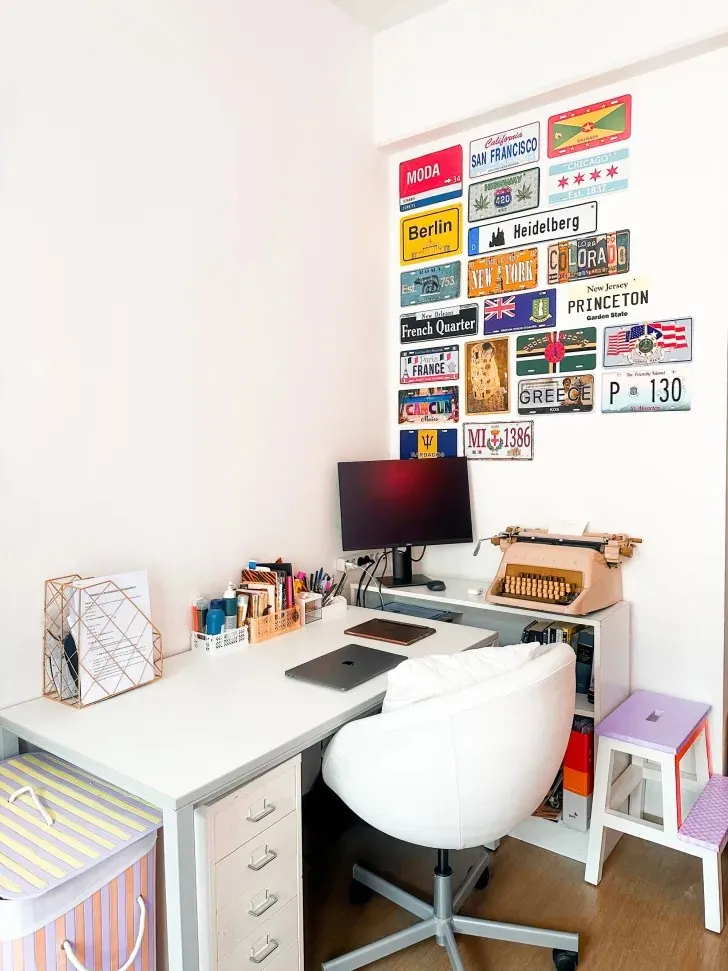 23 Simple College Dorm Room Decorating Ideas That Make Small Spaces Super Cozy smallhometours.com 9