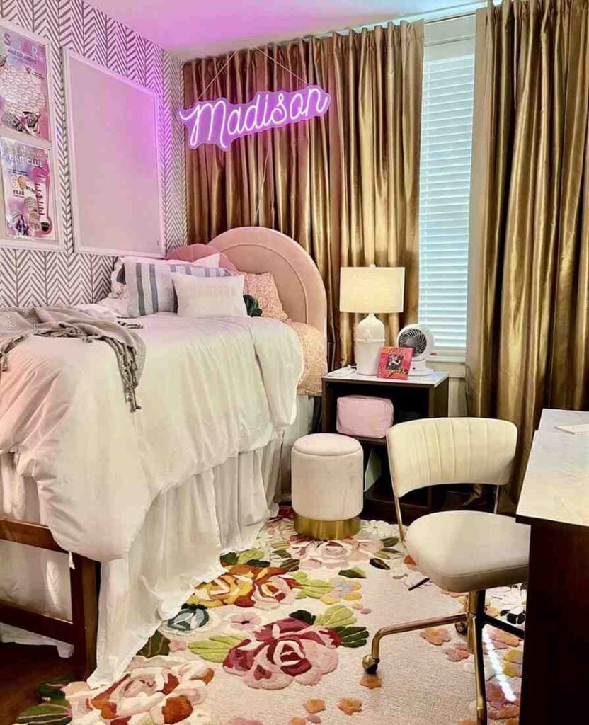 41 Classic College Dorm Room Color Schemes That Turn Small Spaces Into a Home smallhometours.com 11