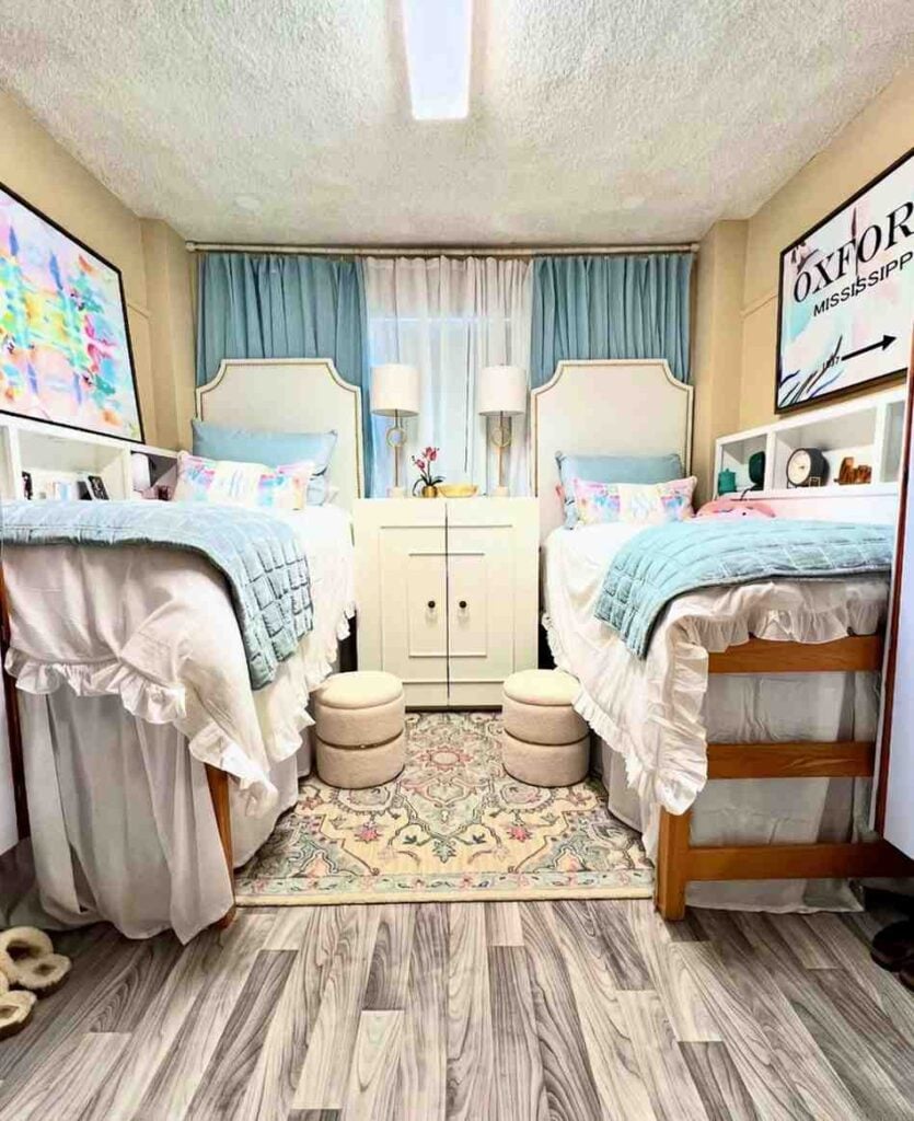 41 Classic College Dorm Room Color Schemes That Turn Small Spaces Into a Home smallhometours.com 2