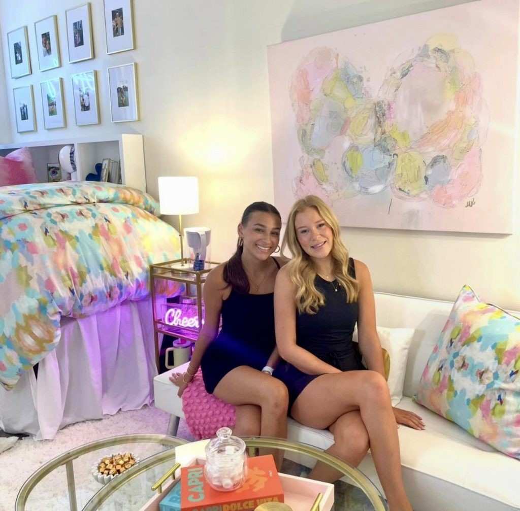 41 Classic College Dorm Room Color Schemes That Turn Small Spaces Into a Home smallhometours.com 20