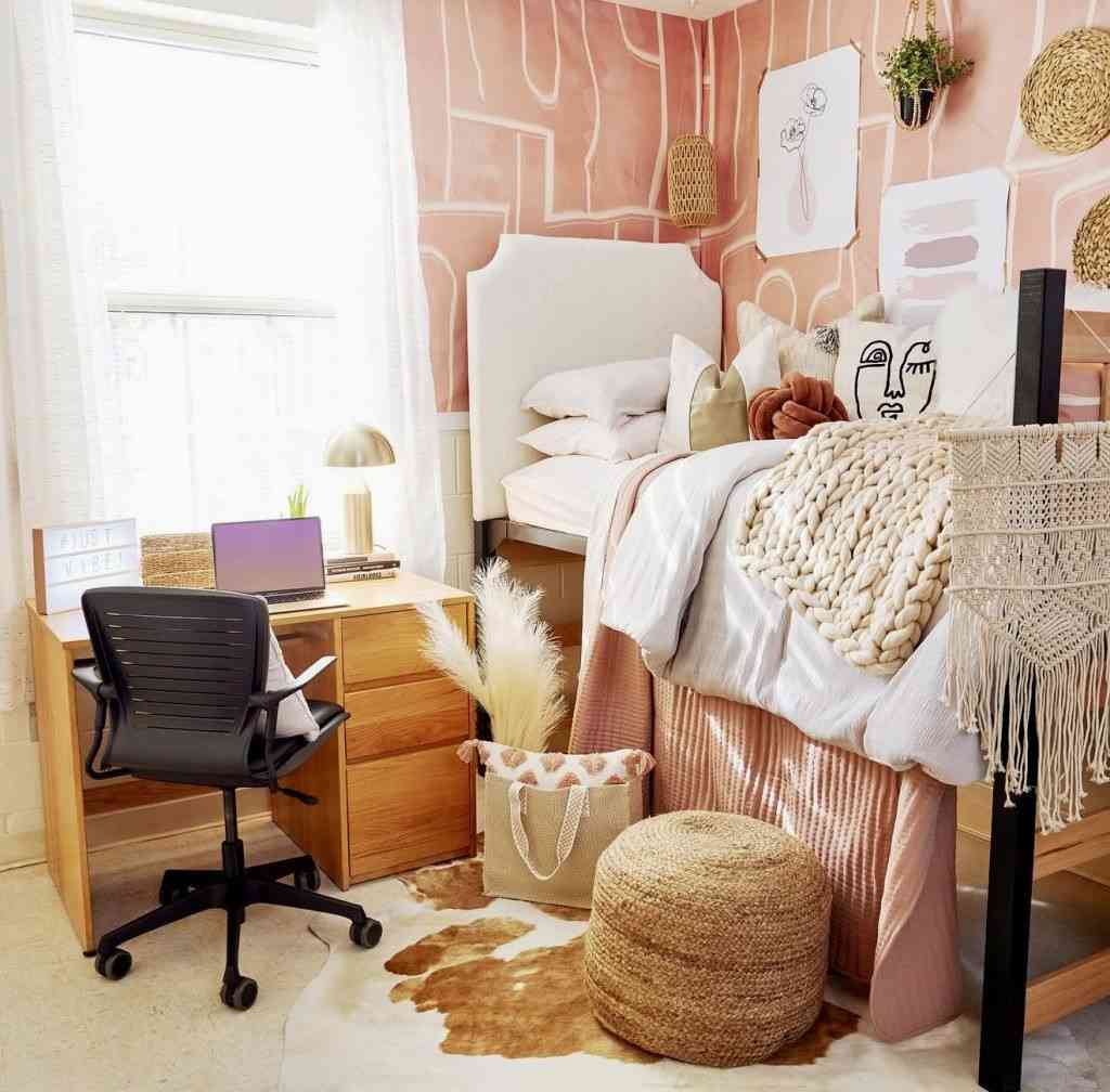 41 Classic College Dorm Room Color Schemes That Turn Small Spaces Into a Home smallhometours.com 25