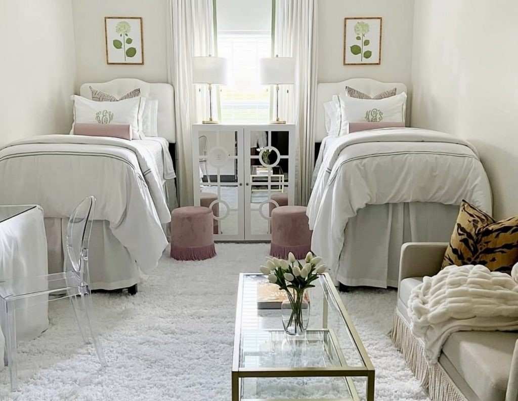 41 Classic College Dorm Room Color Schemes That Turn Small Spaces Into a Home smallhometours.com 29
