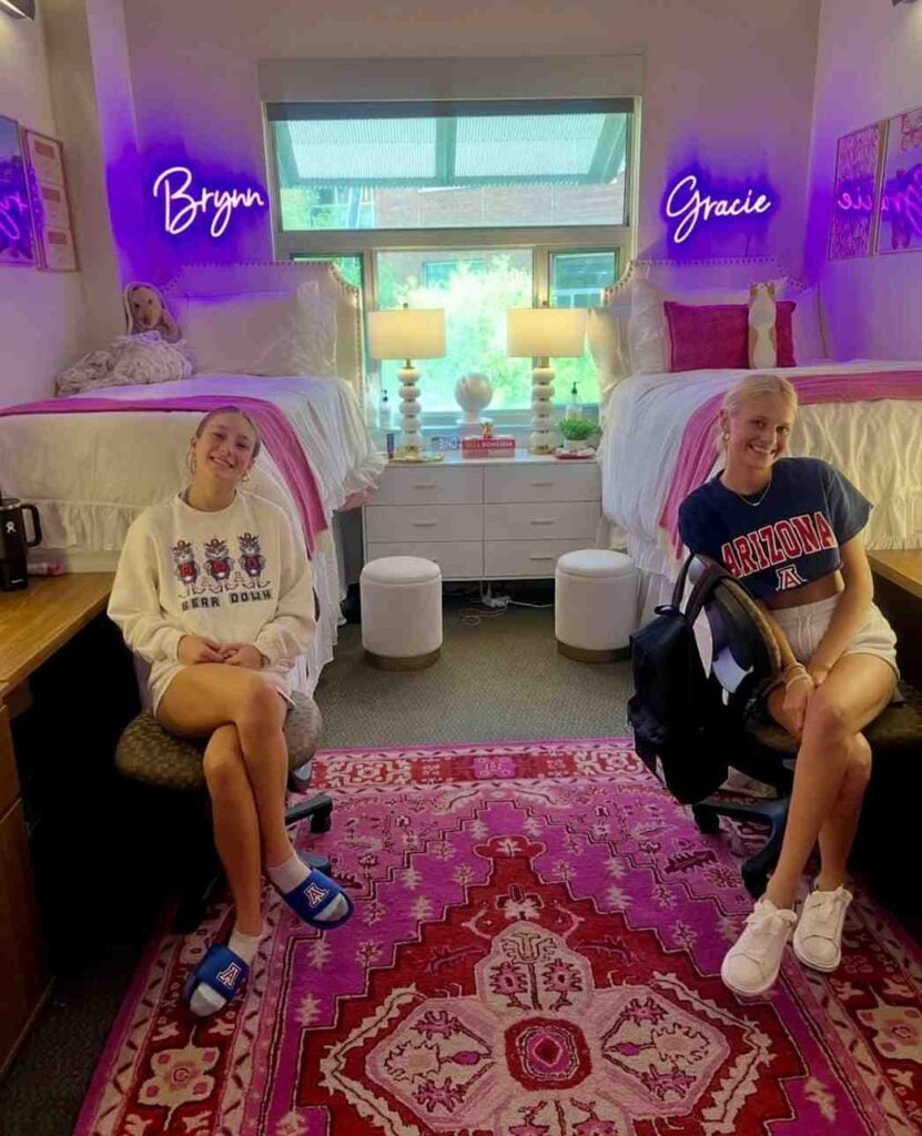 41 Classic College Dorm Room Color Schemes That Turn Small Spaces Into a Home smallhometours.com 3