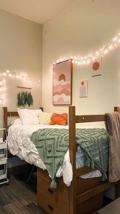 41 Classic College Dorm Room Color Schemes That Turn Small Spaces Into a Home smallhometours.com 3