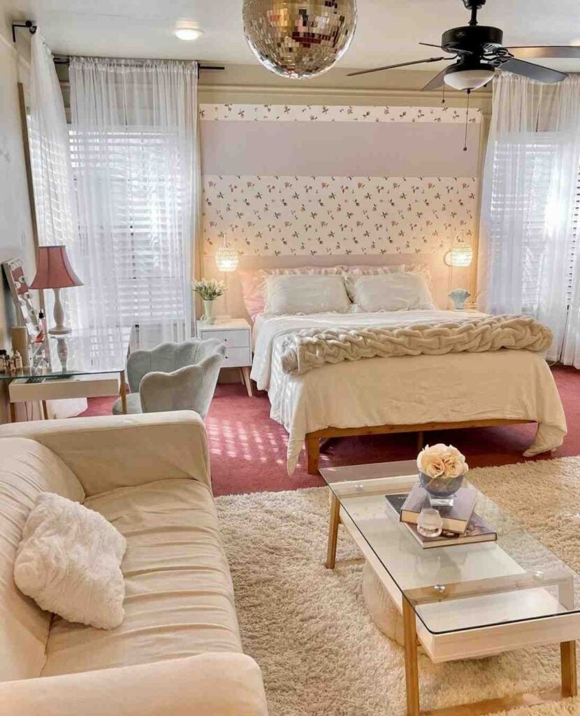 41 Classic College Dorm Room Color Schemes That Turn Small Spaces Into a Home smallhometours.com 5