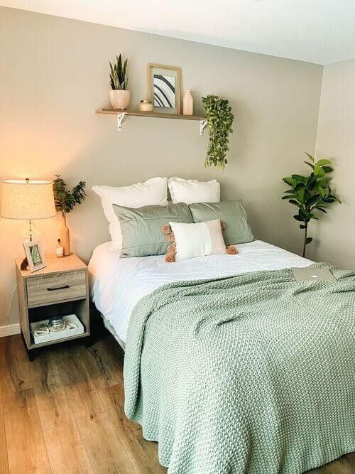 41 Classic College Dorm Room Color Schemes That Turn Small Spaces Into a Home smallhometours.com 5