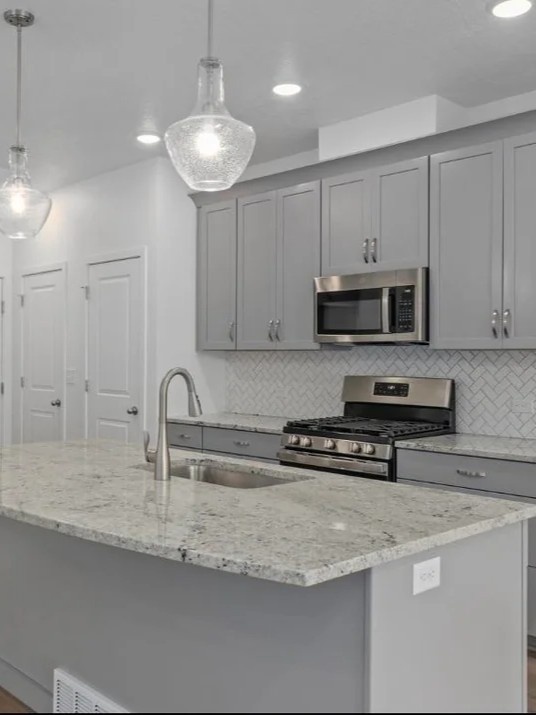 5 Best Paint Colors for a Whole House That You Wont Regret smallhometours.com 4