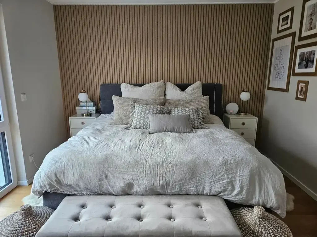 12 Above Bed Decor Ideas That Instantly Elevate Your Bedroom smallhometours.com 11