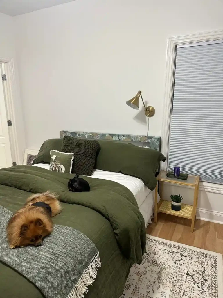 12 Above Bed Decor Ideas That Instantly Elevate Your Bedroom smallhometours.com 14