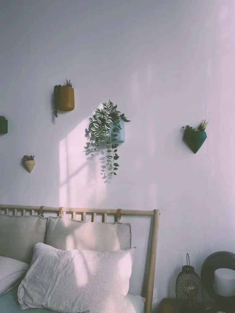 12 Above Bed Decor Ideas That Instantly Elevate Your Bedroom smallhometours.com 18