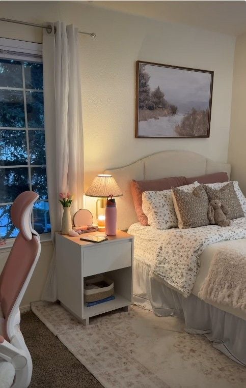 12 Above Bed Decor Ideas That Instantly Elevate Your Bedroom smallhometours.com 27