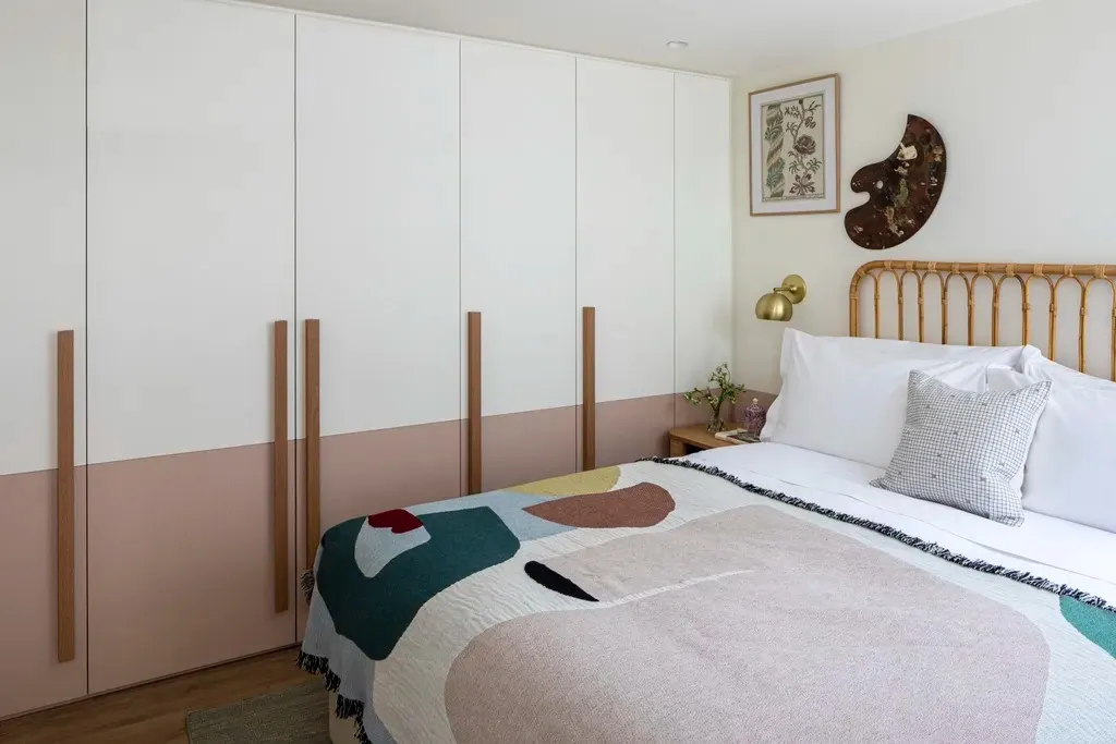 12 Above Bed Decor Ideas That Instantly Elevate Your Bedroom smallhometours.com 36