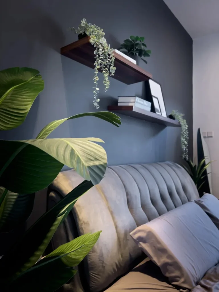 12 Above Bed Decor Ideas That Instantly Elevate Your Bedroom smallhometours.com 6