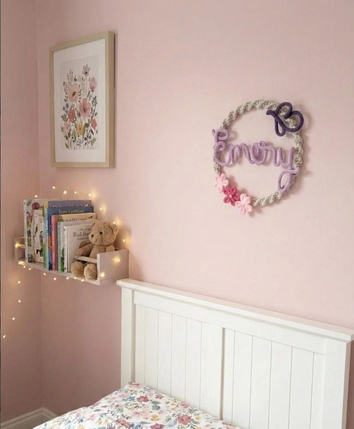 12 Above Bed Decor Ideas for Kids Bedrooms smallhometours.com 1