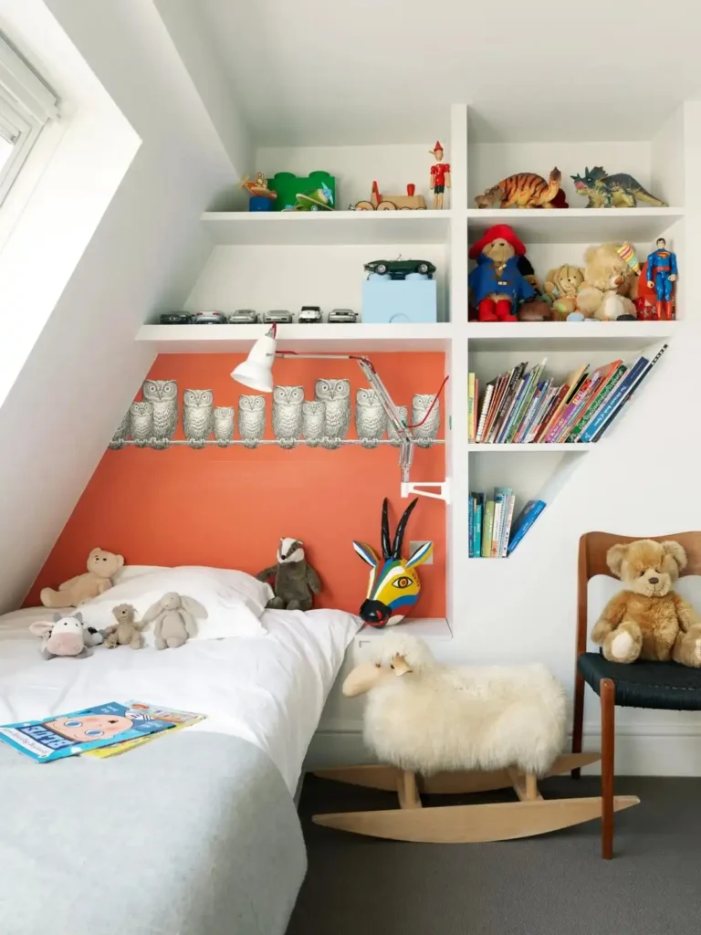 12 Above Bed Decor Ideas for Kids Bedrooms smallhometours.com 11
