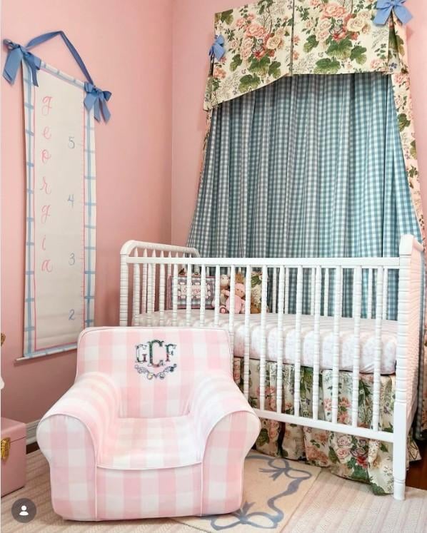 12 Above Bed Decor Ideas for Kids Bedrooms smallhometours.com 11