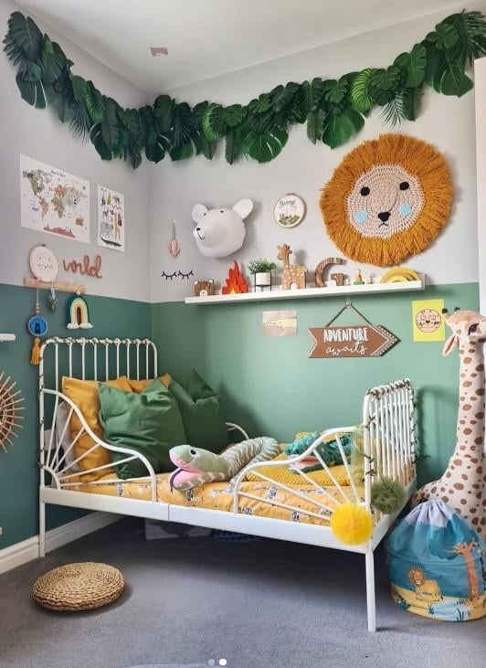 12 Above Bed Decor Ideas for Kids Bedrooms smallhometours.com 17