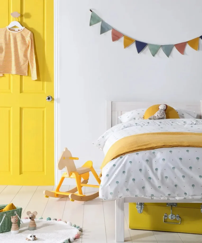 12 Above Bed Decor Ideas for Kids Bedrooms smallhometours.com 20