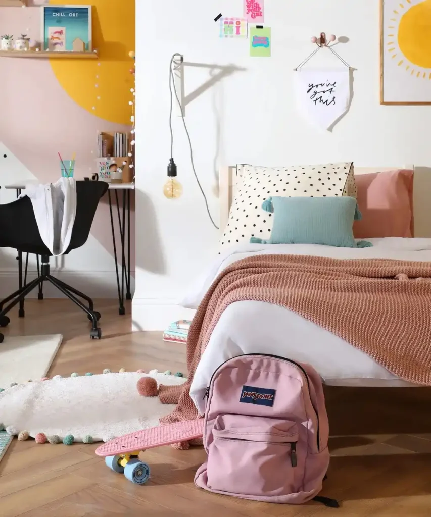 12 Above Bed Decor Ideas for Kids Bedrooms smallhometours.com 21