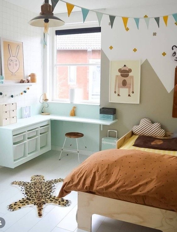 12 Above Bed Decor Ideas for Kids Bedrooms smallhometours.com 24