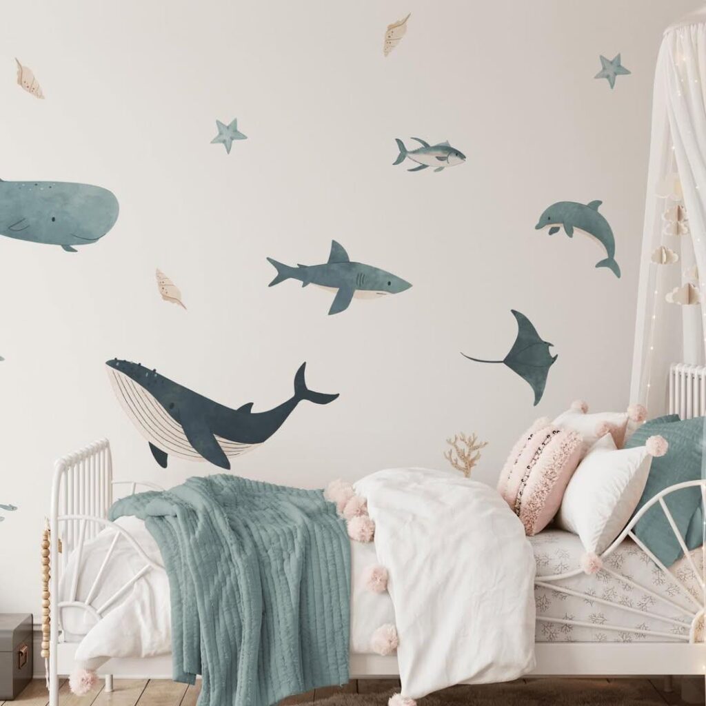 12 Above Bed Decor Ideas for Kids Bedrooms smallhometours.com 4