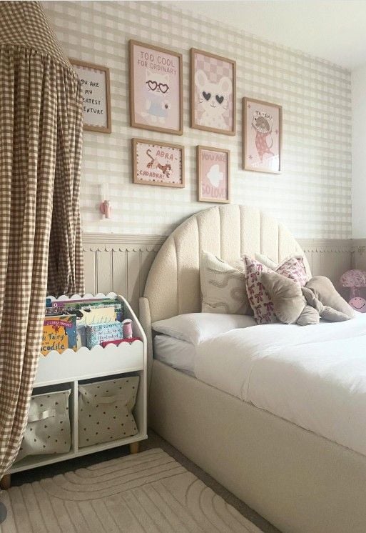 12 Above Bed Decor Ideas for Kids Bedrooms smallhometours.com 8