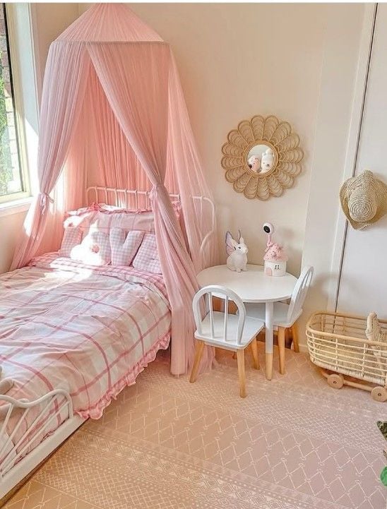 12 Above Bed Decor Ideas for Kids Bedrooms smallhometours.com 9